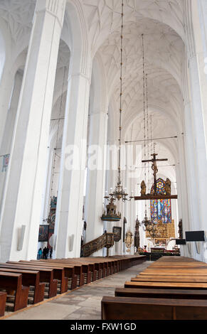 Bancs d'arcade et de lignes dans la nef de Kosciol Mariacki à Gdansk, Pologne, Europe, pièces d'intérieur de l'église in Polish Bazylika Banque D'Images