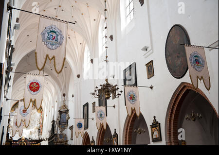 Bannières à Gdansk Oliwa, de l'église nef principale de l'intérieur consigner vos bagages dans la Basilique de la Sainte Trinité, Pologne, Europe travel Banque D'Images