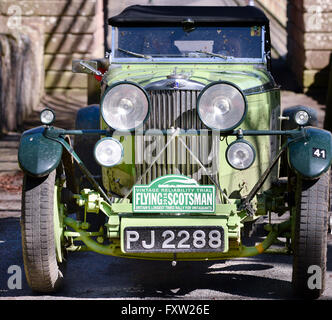 La 8e rallye Scotsman vol traversant la frontière écossaise sur l'Union européenne le pont à chaînes, Horncliffe, dans le Northumberland. Banque D'Images