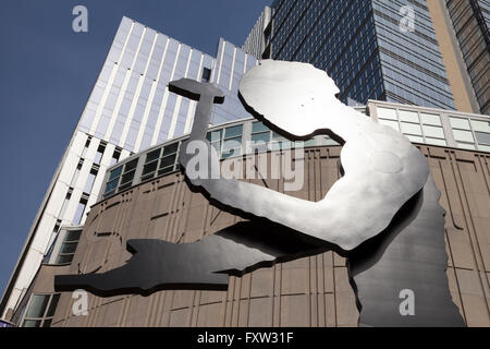 Seattle, Washington : Hammering Man sculpture par Jonathan Borofsky à Seattle Art Museum Banque D'Images