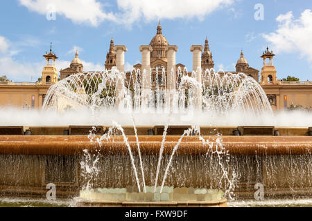 Musée national d'Art de Catalunya, Museu Nacional d'Art de Catalunya et Fontaine Magique de Montjuic, à Barcelone, Espagne Banque D'Images