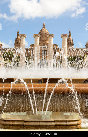 Musée national d'Art de Catalunya, Museu Nacional d'Art de Catalunya et Fontaine Magique de Montjuic, à Barcelone, Espagne Banque D'Images