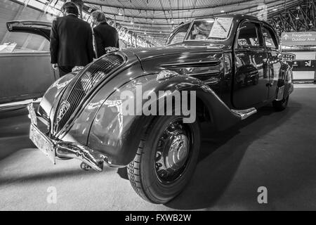 Grande voiture familiale Peugeot 402 E, 1939 Legere. Banque D'Images