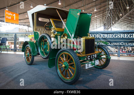 STUTTGART, ALLEMAGNE - le 17 mars 2016 : Vintage car Rover 6HP, 1905. Plus grand d'Europe Exposition de voitures classiques 'RETRO' classiques Banque D'Images