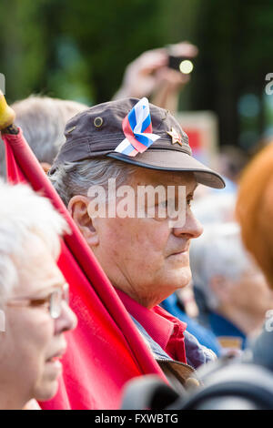 BERLIN - Mai 08, 2015 : le jour de la Victoire en Europe. Parc de Treptow. Les participants d'activités commémoratives. Banque D'Images