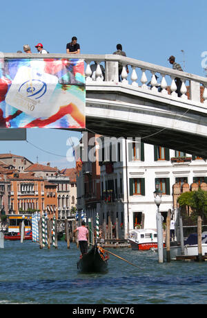 GONDOLA SUR GRAND CANAL VENISE VENEZIA ITALIE 01 Août 2014 Banque D'Images