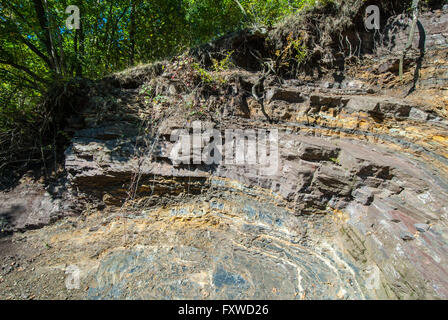 Rock face en carrière à Borghagen à Usseln, district de Medebach dans le Hochsauerland Banque D'Images