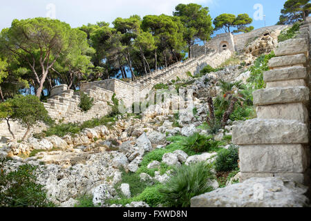 L'étape finale de l'aqueduc des Pouilles est une cascade qui se termine à Santa Maria di Leuca Banque D'Images