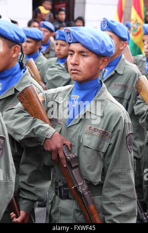 Bolivie - 06/08/2013 - Bolivie / Sucre (Bolivie) / Sucre (Bolivie) - août 6th, défilé pour la fête nationale dans la capitale cit Banque D'Images