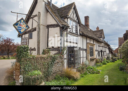 The Fleece Inn public house dans le village de South Littleton, Worcestershire, Angleterre, RU Banque D'Images