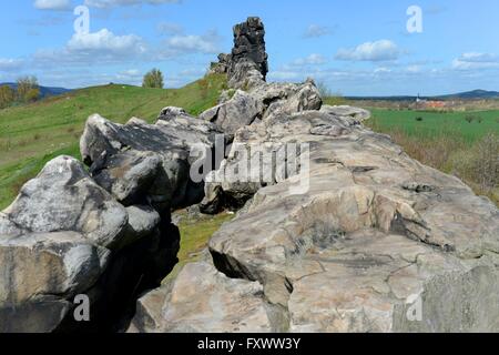 Le mystique pour calles (mur devils Teufelsmauer), l'Allemagne, près de la ville de Weddersleben, 18.Avril 2016.Les quatre kilomètres de long de la formation de grès est situé dans la plus ancienne réserve naturelle en Allemagne. Photo : Frank May Banque D'Images