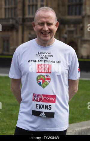 Londres, Royaume-Uni. 19 avril 2016. Graham Evans MP, Conservateur, Weaver Vale. Huit membres du Parlement, dont trois députés, assister à un photocall avant à partir de la Vierge de l'argent 2016 Marathon de Londres ce dimanche, 24 avril. Tous d'entre eux sera la collecte de fonds pour les organismes de bienfaisance. Crédit : Images éclatantes/Alamy Live News Banque D'Images