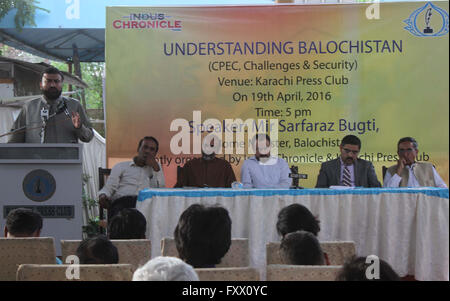 Accueil Ministre Mir du Baloutchistan Sarfaraz Bugti adressage pour les participants d'accord Balochistan Conference organisée à Karachi press club le Mardi, Avril 19, 2016. Banque D'Images