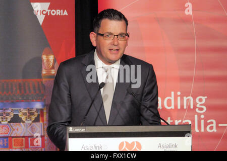 Melbourne, Australie. Apr 19, 2016. Daniel Andrews, premier ministre de l'état de Victoria en Australie, prononce un discours lors de la cérémonie de lancement de la stratégie de la Chine de Victoria à Melbourne, Australie, le 19 avril 2016. Gouvernement de l'état de Victoria en Australie a lancé sa Stratégie de la Chine ici mardi, dans le but d'approfondir les relations déjà solides avec la Chine. © Gui Qing/Xinhua/Alamy Live News Banque D'Images