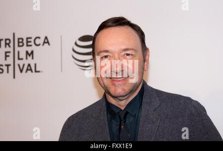 New York, NY, USA. 18 avr, 2016. Kevin Spacey lors de la première mondiale d'Elvis & Nixon au Tribeca Film Festival 2016 Credit : Mickael Chavet/Alamy Live News Banque D'Images