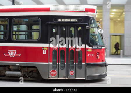 Le tramway au centre-ville de Toronto Banque D'Images