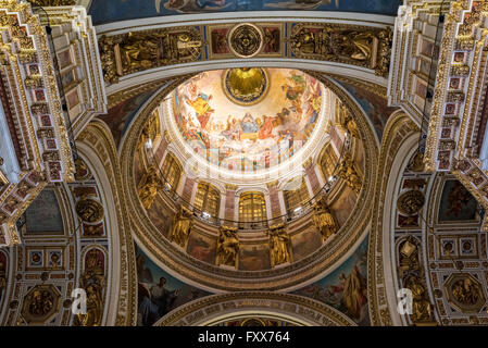 SAINT-PÉTERSBOURG, RUSSIE - 16 mai 2015 : - l'intérieur de la cathédrale Saint-Isaac, le 16 mai 2015, à Saint-Pétersbourg, Fédération de Russie Banque D'Images