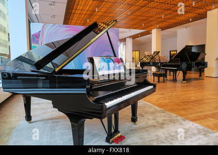 Sur l'affichage, pianos Steinway Hall, NYC, USA Banque D'Images