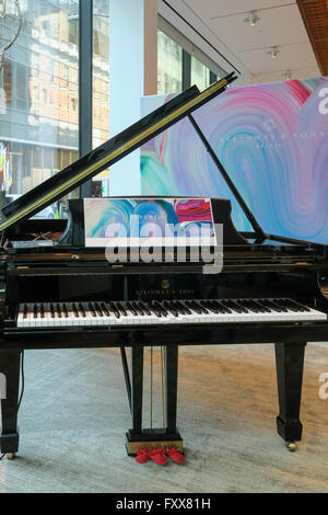 Sur l'affichage, pianos Steinway Hall, NYC, USA Banque D'Images