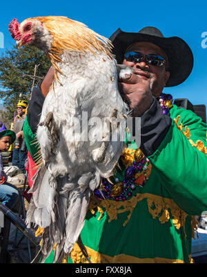 Rodney Victorian, poulet légende, est titulaire d'un de ses coqs prix pour le traditionnel Chicken Run en Iowa, Louisiane Banque D'Images