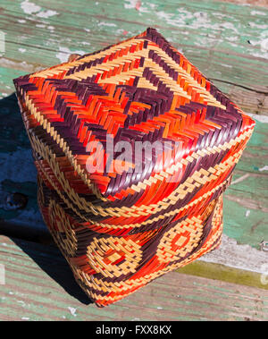 Panier Chitimacha, Waxtik Kani, double weave, à l'affiche au bureau de réservation Chitimacha Chitimacha, réservation en Louisiane. Banque D'Images