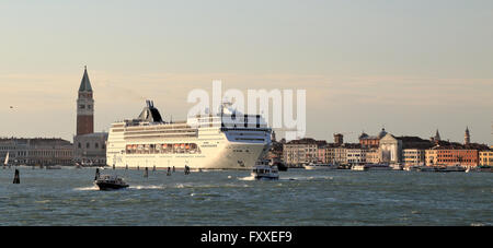 Navire de croisière MSC Opera, l'OMI 9250464 Banque D'Images