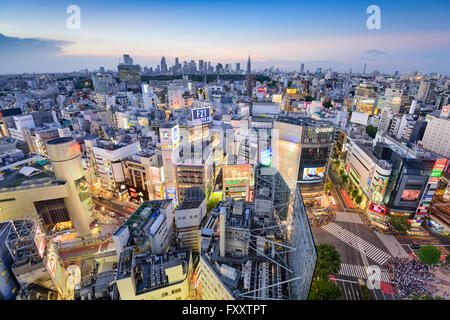 Le Shibuya skyline au Crépuscule à Tokyo, Japon. Banque D'Images