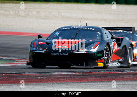 Misano Adriatico, Italie - 10 Avril 2016 : Ferrari 488 GT3 de Kessel Racing Team Banque D'Images