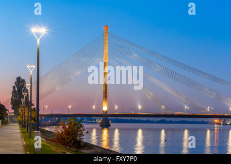 Pont à haubans et Daugava, Riga, Lettonie Banque D'Images