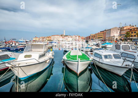 Vue panoramique sur la vieille ville de Rovinj Harbour. La péninsule de l'Istrie, Croatie. Banque D'Images