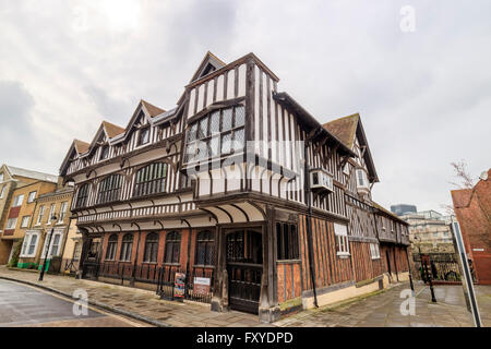 La célèbre Tudor House & Garden à Southampton Banque D'Images