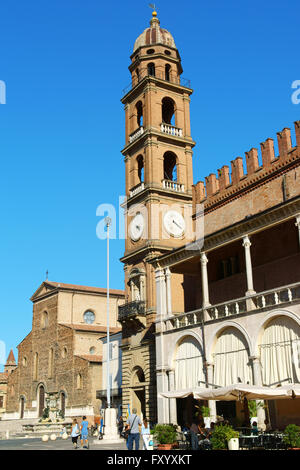 Faenza, Italie - 14 septembre 2014 : Piazza del Popolo dans le centre-ville de la capitale de la céramique de Faenza, Emilia-Romagna, Italie. Palazzo Banque D'Images