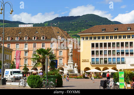 Bolzano, Italie - 21 août 2014 : place (Piazza Walther Walther) construit en 1808 Par ordre du roi Maximilian de Bavière Banque D'Images