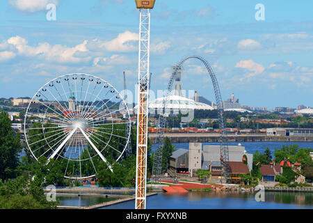 Montréal, Canada - 09 août 2008 : Parc d'attractions La Ronde de Montréal, vue du pont Jacques-Cartier. Banque D'Images