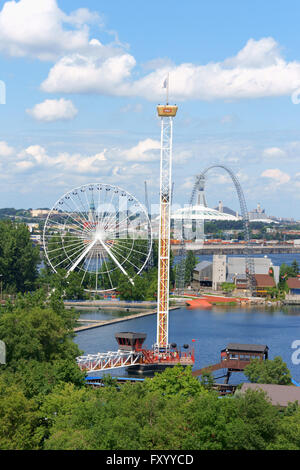 Montréal, Canada - 09 août 2008 : Parc d'attractions La Ronde de Montréal, vue du pont Jacques-Cartier. Banque D'Images