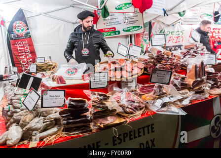 Paris, France, les hommes à l'intérieur de l'alimentation de rue française artisanale , région Basque, vendeur de rue Banque D'Images