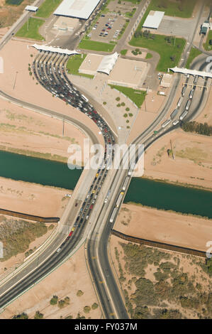 US-Mexico Border, Calexico/Mexicali, clôture en bas, en Californie Banque D'Images