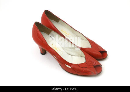 Une paire de Peep Toe Bally en cuir rouge chaussures à talons Banque D'Images