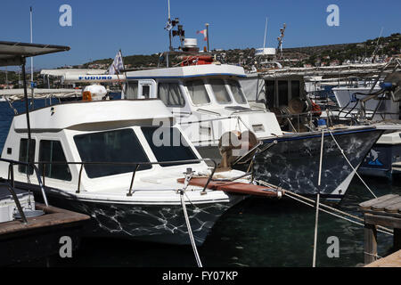 Attica Grèce Porto Rafti bateaux amarrés dans le port Banque D'Images