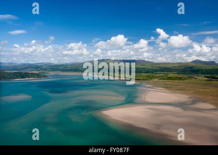 Dwyryd et Glaslyn estuaires vue aérienne de sables de Morfa Harlech Gwynedd droite au premier plan dans le Nord du Pays de Galles UK Banque D'Images