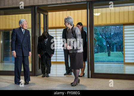 Empereur du Japon Akihito et l'Impératrice Michiko dans Gosho - Résidence Impériale dans la ville de Tokyo, Japon Banque D'Images