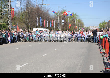 Kovrov, la Russie. 9 mai, 2015. Des concours, consacré à la fête de la Victoire Banque D'Images