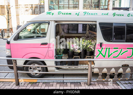 Bus de fleurs à Akasaka Minato ward district en particulier, la ville de Tokyo, Japon Banque D'Images