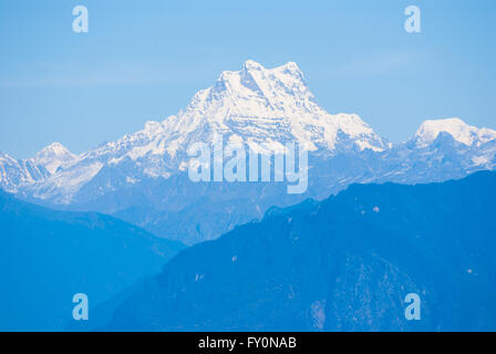 Vue de l'Himalayan peak Masang Gang (7165 m) sur la frontière nord du Bhoutan de Dochu La, un col à 3140 m dans l'ouest du Bhoutan. Banque D'Images