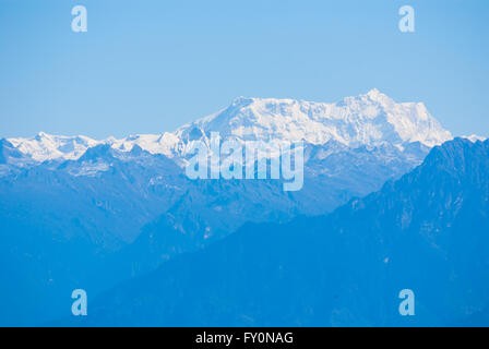 Vue de l'Himalayan peak (7541 Ganghar Gangkhar m) sur la frontière nord du Bhoutan de Dochu La, un col à 3140 m dans l'ouest du Bhoutan. Banque D'Images