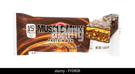 Winneconne, WI - 20 Avril 2015 : le lait de muscle protein Snack bar dans le chocolat à saveur caramel arachide. Banque D'Images