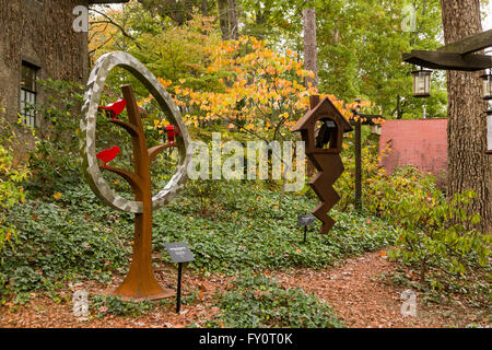 Jardin de sculptures en plein air à la galerie Grovewood au motif de la Grove Park Inn de Asheville, Caroline du Nord. Banque D'Images