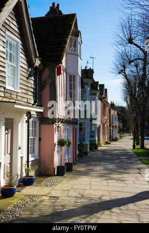 Historique Le Causeway de la ville de marché de Horsham sur un bel après-midi de printemps Banque D'Images