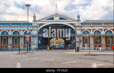 Vue symétrique de Smithfield Marché aux volailles à Londres Banque D'Images