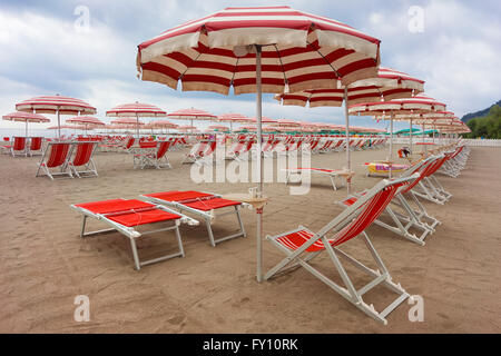 Plage vide en Ligurie, Italie Banque D'Images